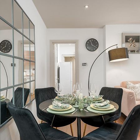 Appartamento Niru Experience Hidden Gem In Chelsea 2Bd 2Ba Londra Esterno foto