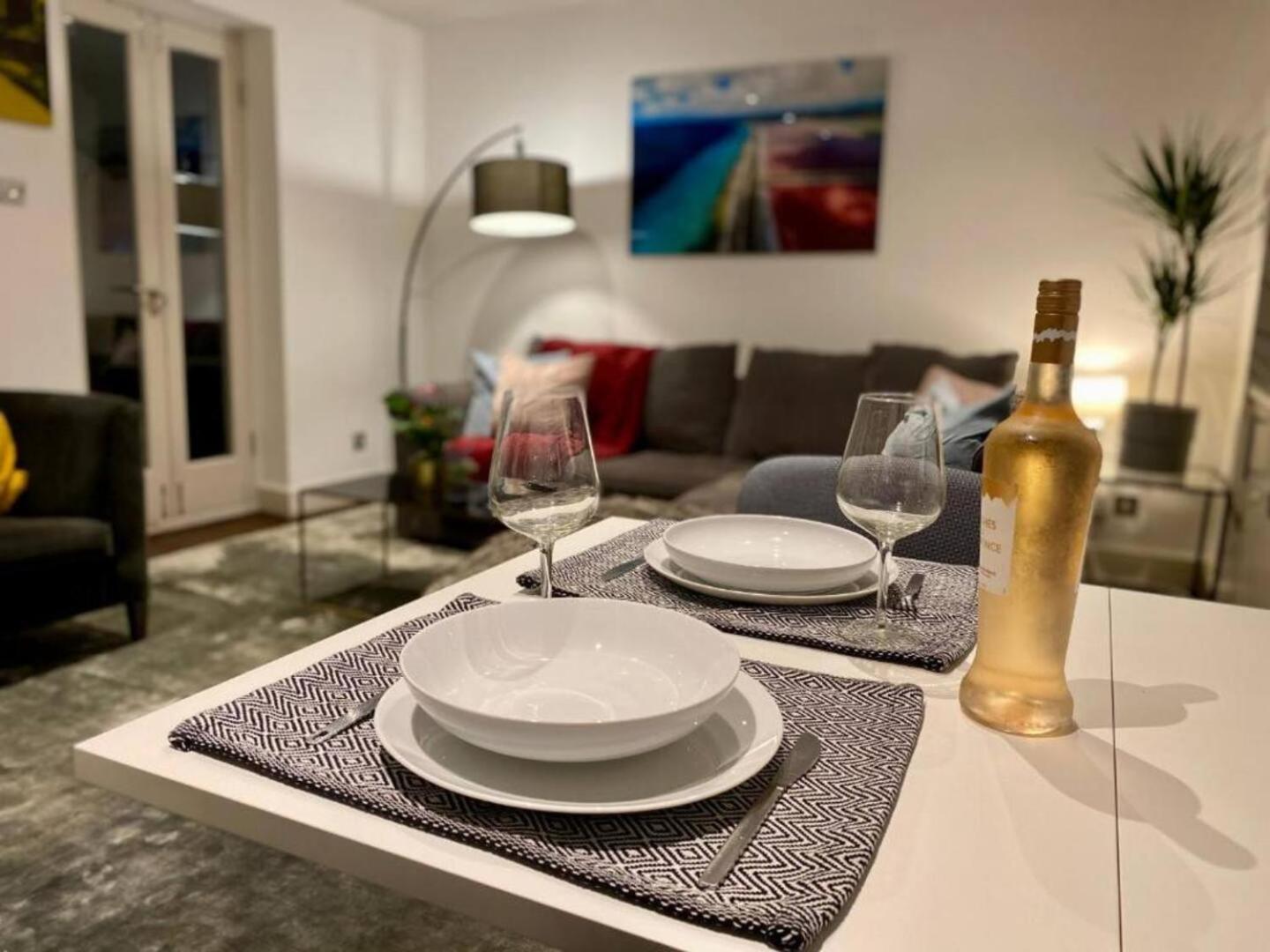 Appartamento Niru Experience Hidden Gem In Chelsea 2Bd 2Ba Londra Esterno foto