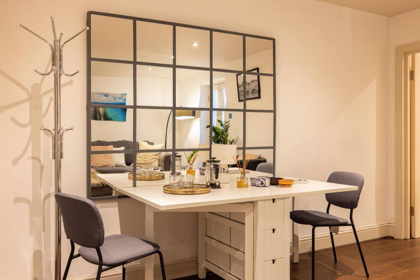 Appartamento Niru Experience Hidden Gem In Chelsea 2Bd 2Ba Londra Esterno foto