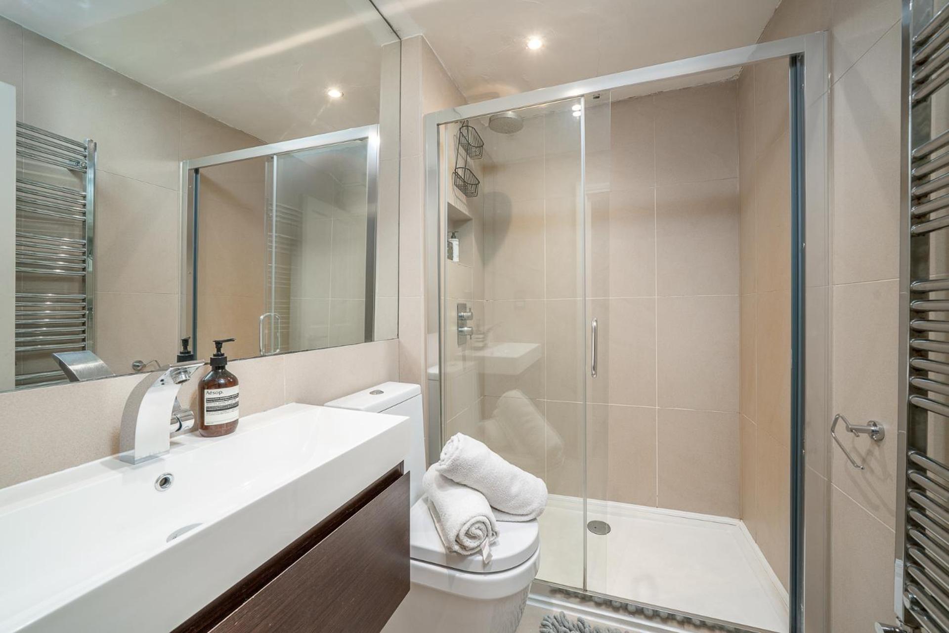 Appartamento Niru Experience Hidden Gem In Chelsea 2Bd 2Ba Londra Esterno foto