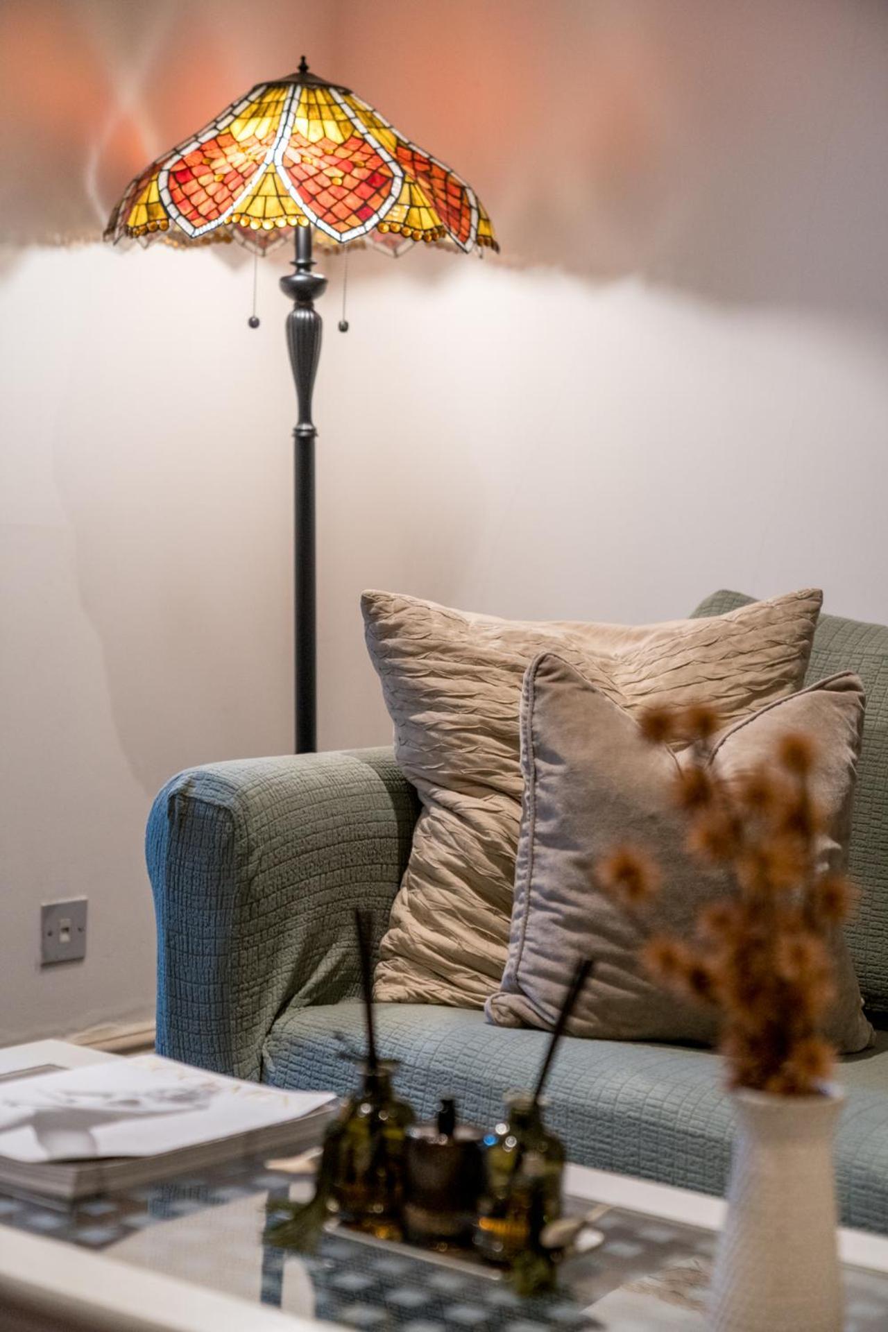 Appartamento Niru Experience Hidden Gem In Chelsea 2Bd 2Ba Londra Esterno foto